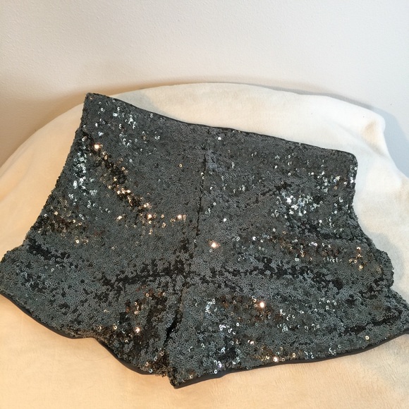 🛍Forever 21✨ Glittery Shorts plus bonus shorts - Picture 2 of 8